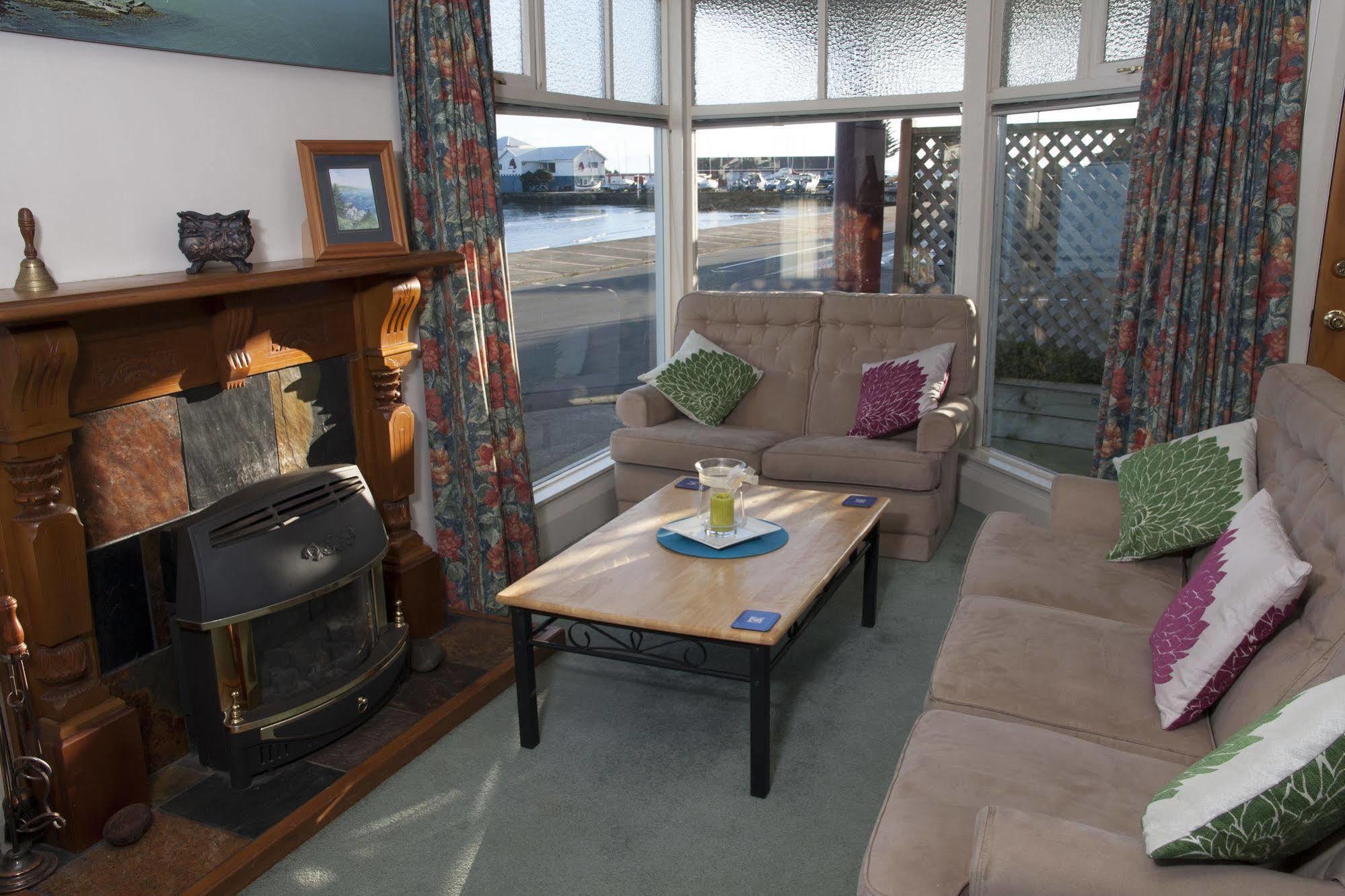 มัวน่า ลอดจ์ Hostel Plimmerton ภายนอก รูปภาพ